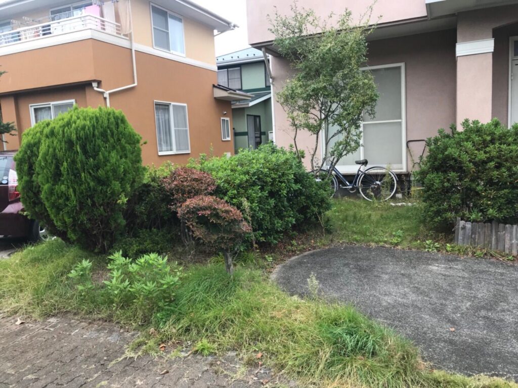 お庭の草刈り