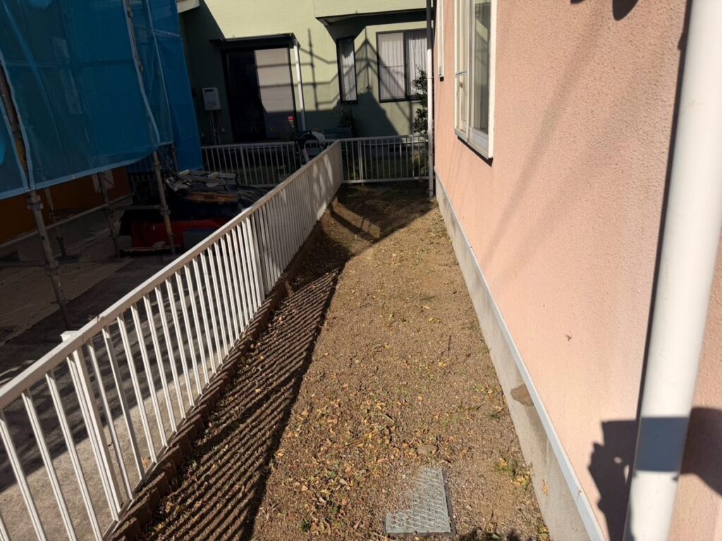 名取市相互台の除草 建物横のスペースの作業後(除草してすっきりした状態)